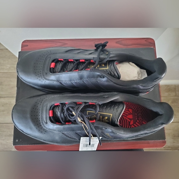 Adidas Shoe - Picture 13 of 14